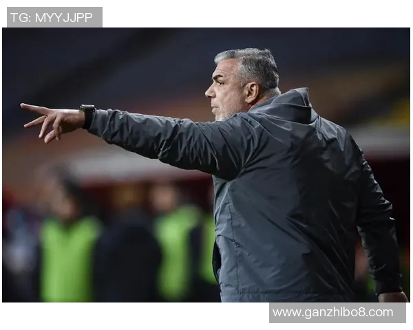 意大利足球明星是否已经与俱乐部解约引发球迷热议